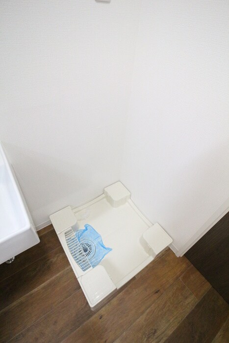 物件内観写真16　(洗濯機置場)