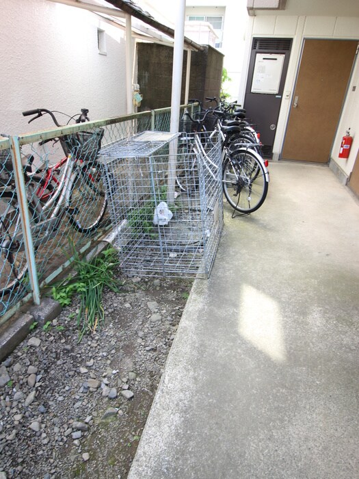 物件外観写真4　(駐輪場)