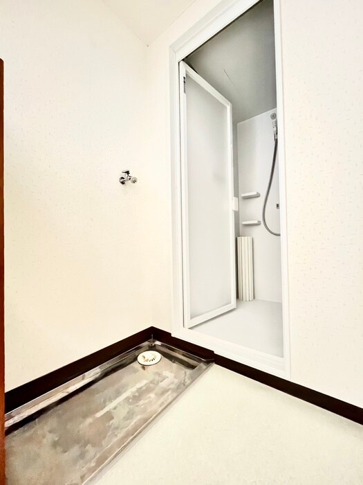 物件内観写真14　(洗濯機置場)