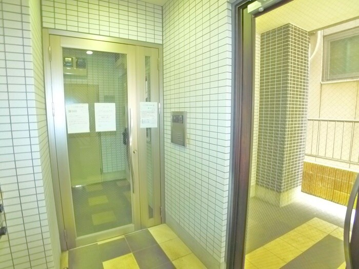 物件外観写真3　(エントランス部分)