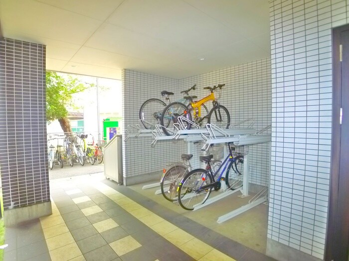 物件外観写真5　(駐輪場)