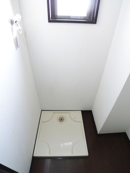 物件内観写真16　(洗濯機置場)