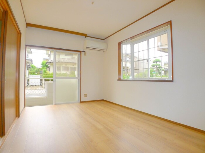 物件内観写真8　(室内からの展望)