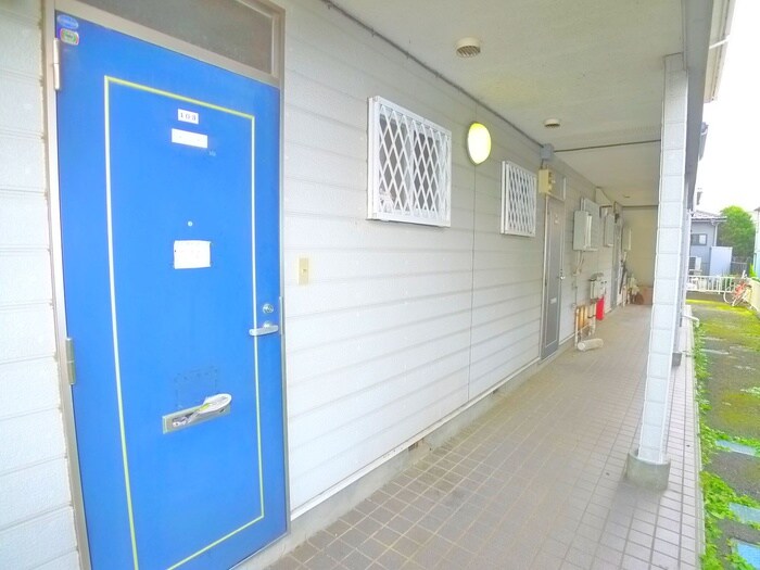 物件外観写真5　(エントランス部分)