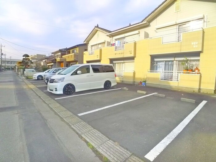 物件外観写真6　(駐車場)