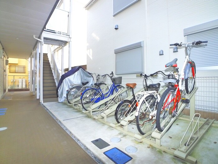 物件外観写真5　(駐輪場)