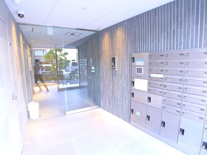 物件外観写真4　(エントランス部分)