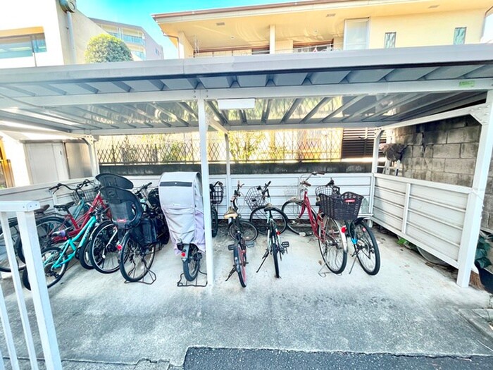 物件外観写真2　(駐輪場)