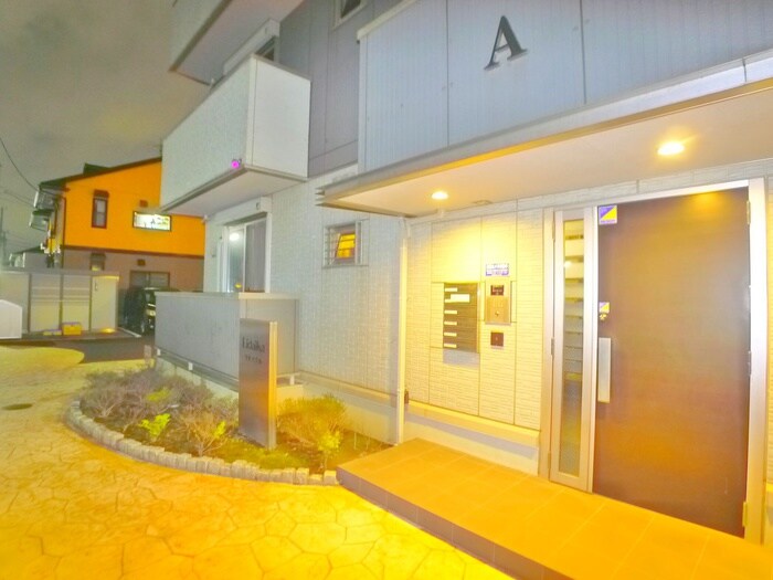 物件外観写真3　(エントランス部分)