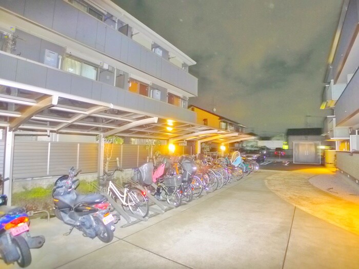 物件外観写真6　(駐輪場)