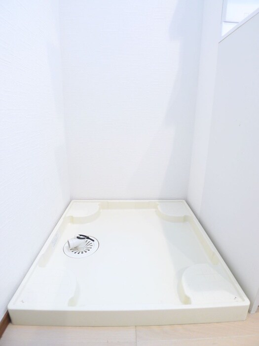 物件内観写真16　(洗濯機置場)