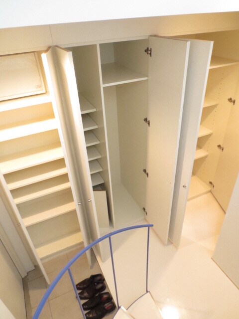 物件内観写真8　(玄関)