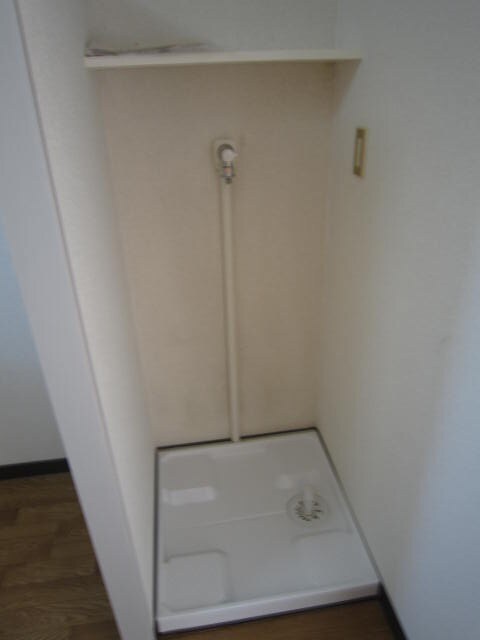 物件内観写真8　(洗濯機置場)