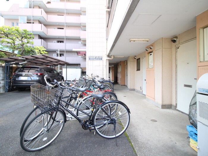 物件外観写真5　(駐輪場)