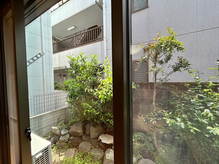 物件内観写真9　(室内からの展望)