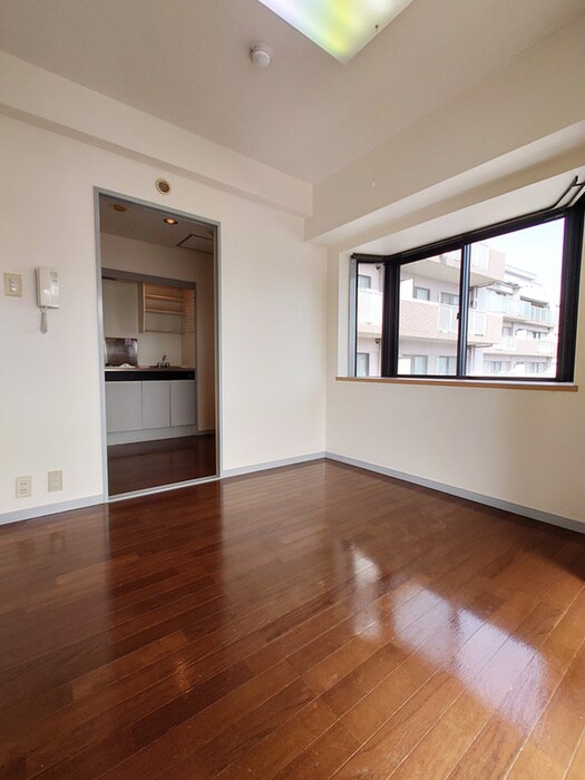 物件内観写真12　(室内からの展望)