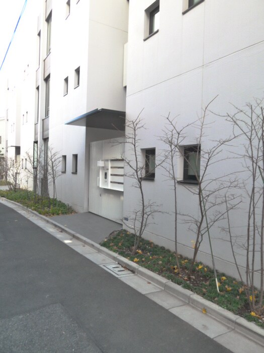 物件外観写真4　(エントランス部分)