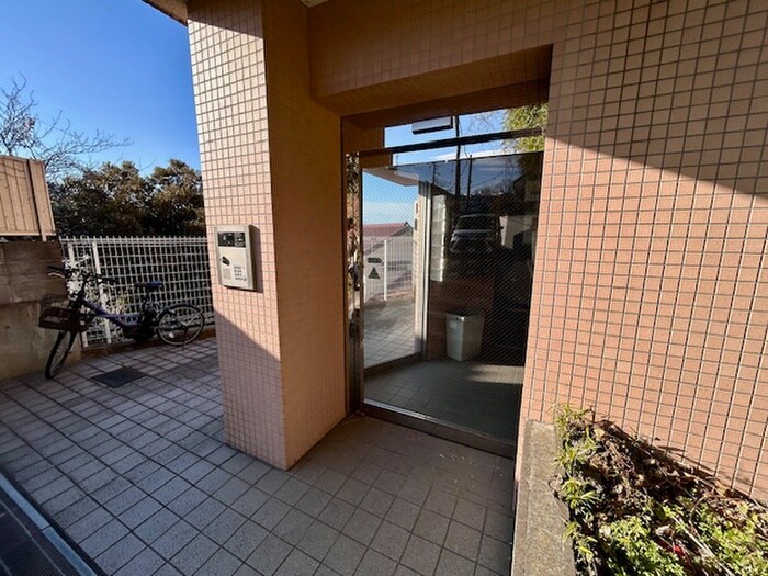 物件外観写真2　(エントランス部分)