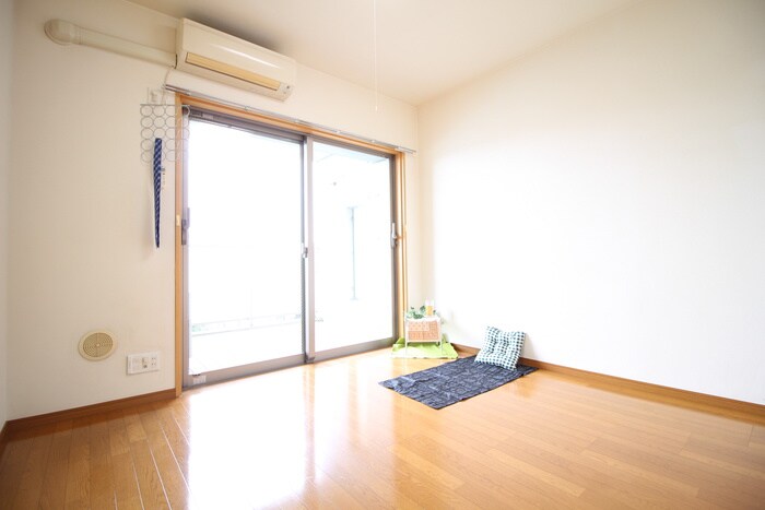 物件内観写真8　(居室)