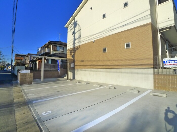 物件外観写真3　(駐車場)