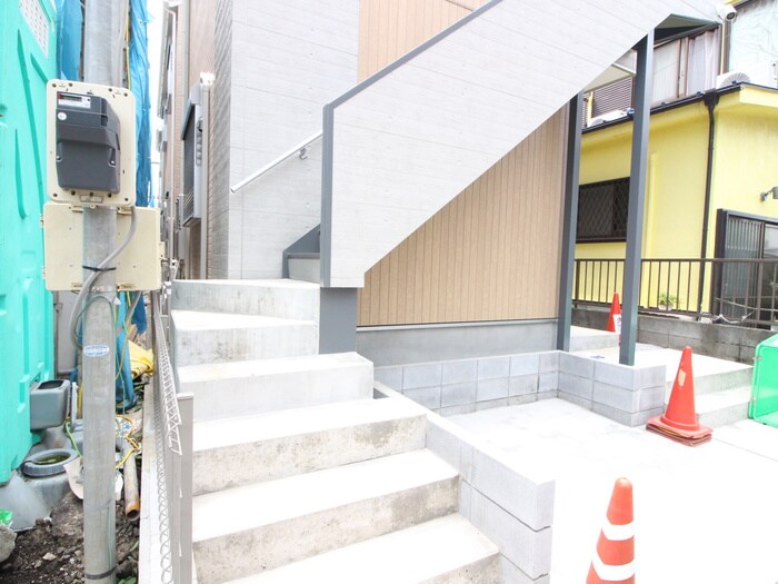 物件外観写真2　(エントランス部分)