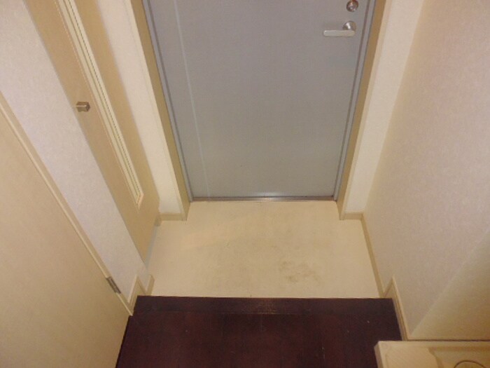物件内観写真13　(玄関)