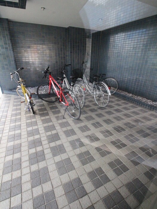 物件外観写真5　(駐輪場)