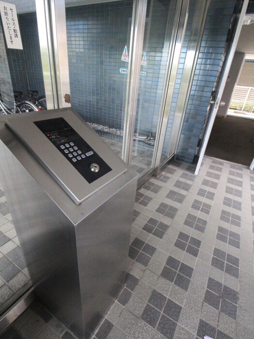 物件外観写真6　(エントランス部分)