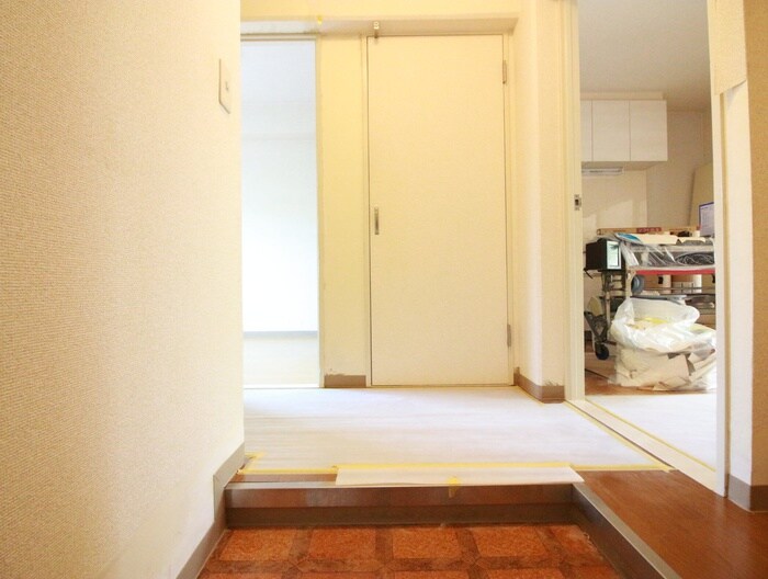 物件内観写真6　(玄関)