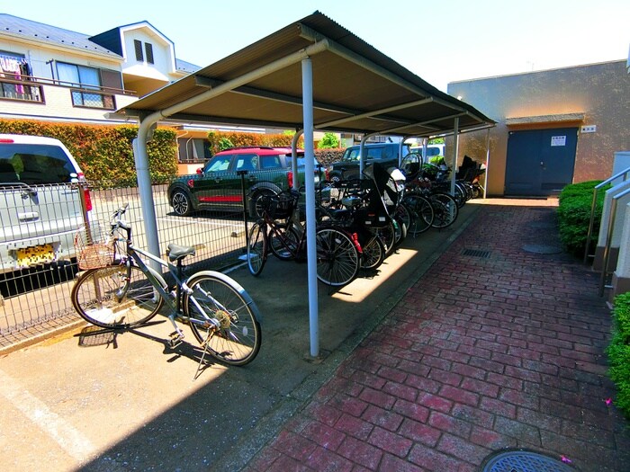 物件外観写真4　(駐輪場)