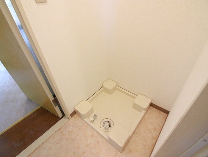 物件内観写真11　(洗濯機置場)