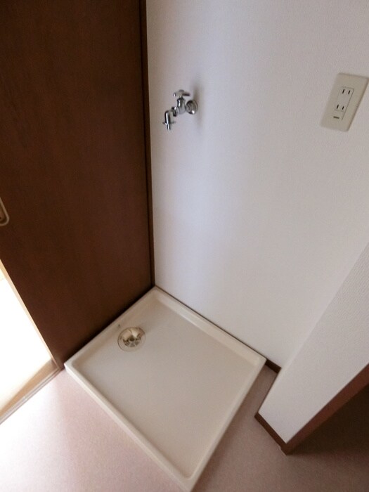 物件内観写真14　(洗濯機置場)