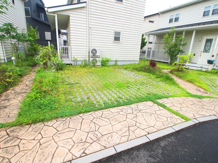 物件外観写真2　(駐車場)