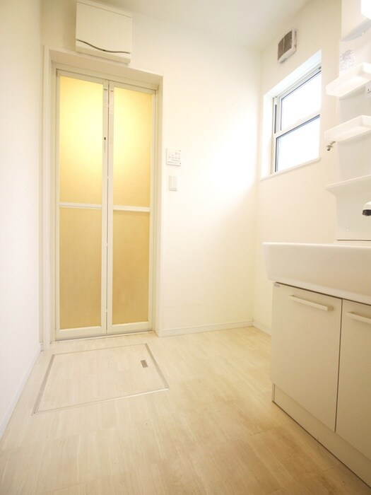 物件内観写真16　(洗濯機置場)