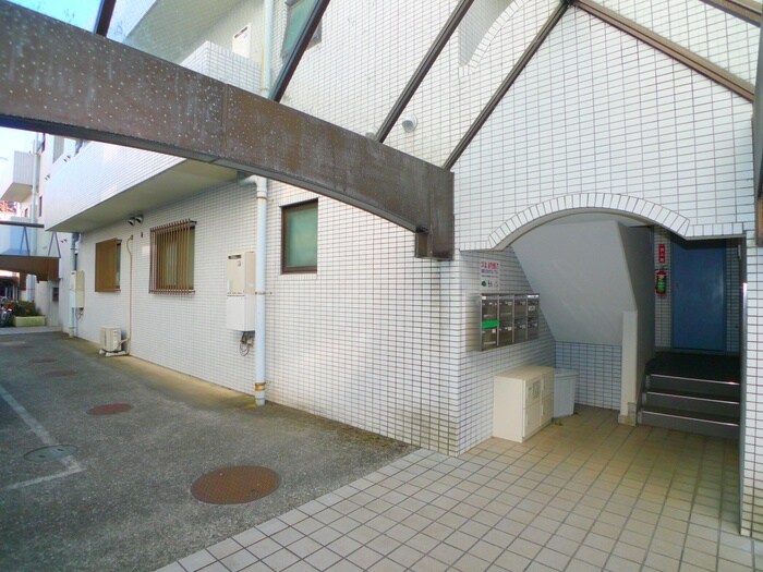 物件外観写真2　(エントランス部分)