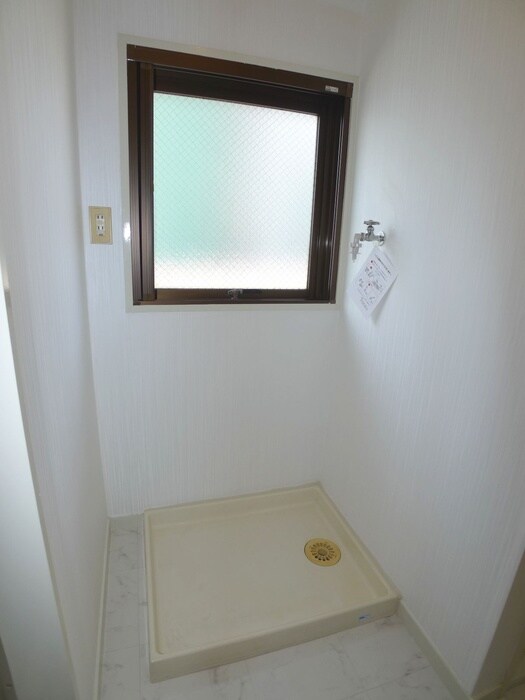 物件内観写真15　(洗濯機置場)