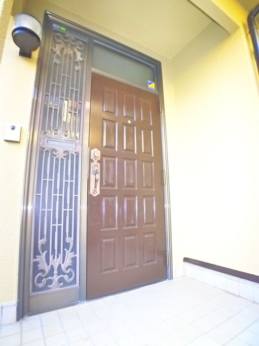 物件外観写真6　(エントランス部分)