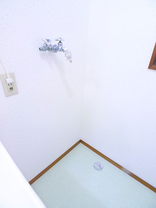 物件内観写真15　(洗濯機置場)