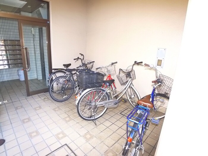 物件外観写真5　(駐輪場)