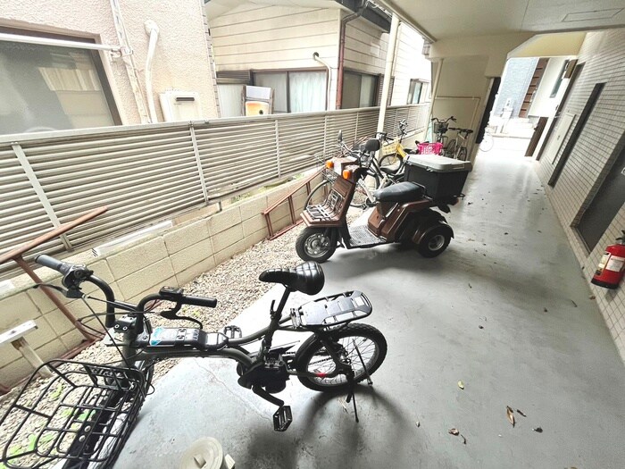 物件外観写真3　(駐輪場)