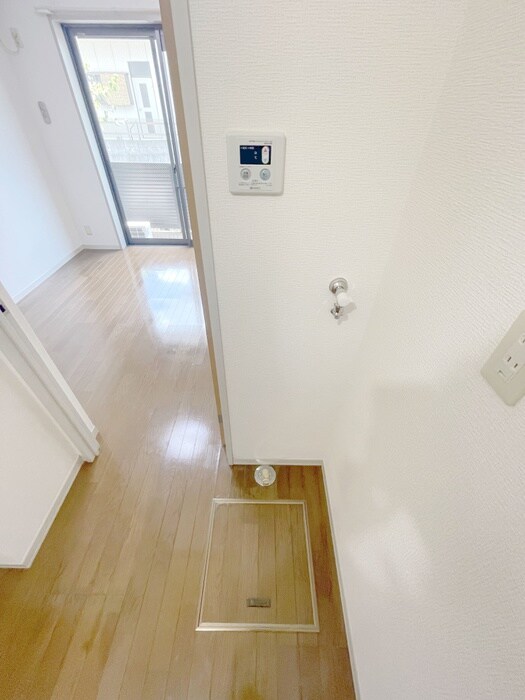 物件内観写真14　(洗濯機置場)