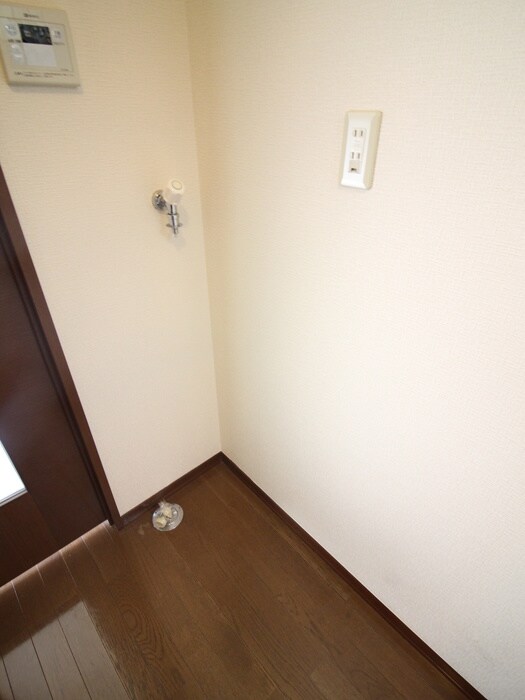 物件内観写真14　(洗濯機置場)