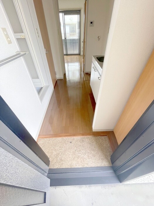 物件内観写真16　(玄関)