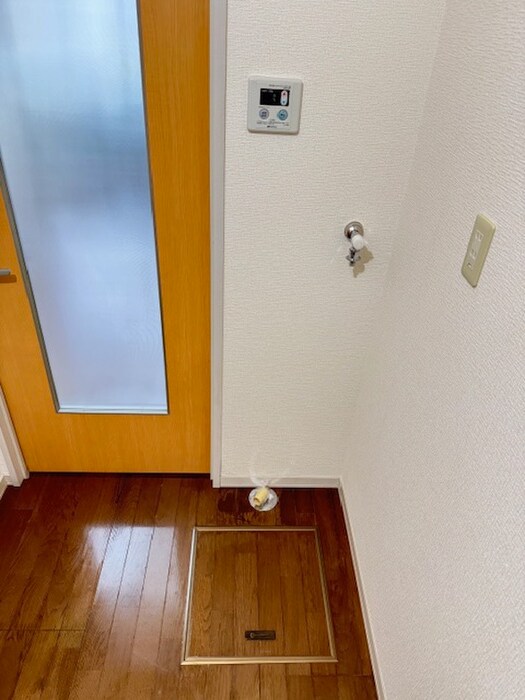 物件内観写真16　(洗濯機置場)