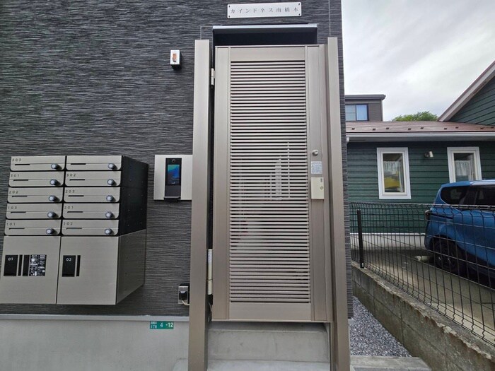 物件外観写真4　(エントランス部分)