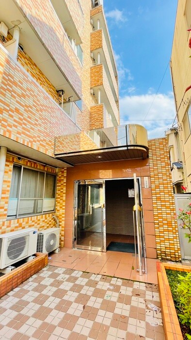 物件外観写真3　(エントランス部分)