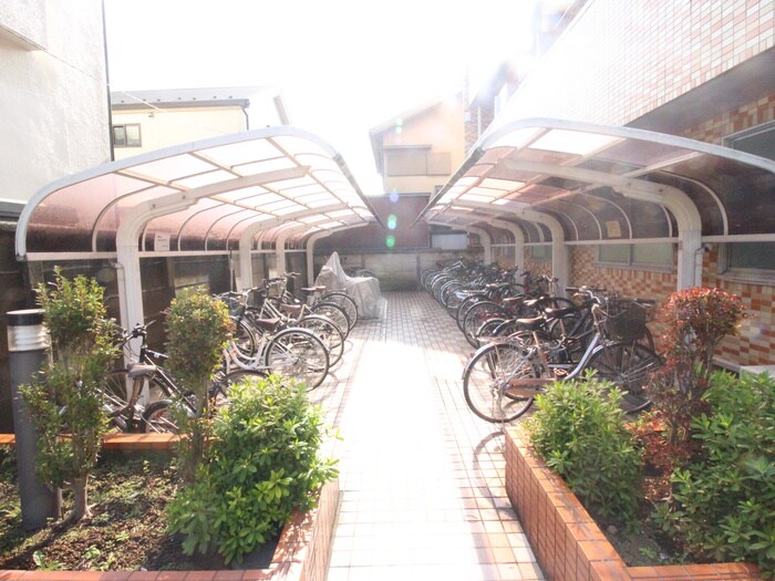 物件外観写真4　(駐輪場)