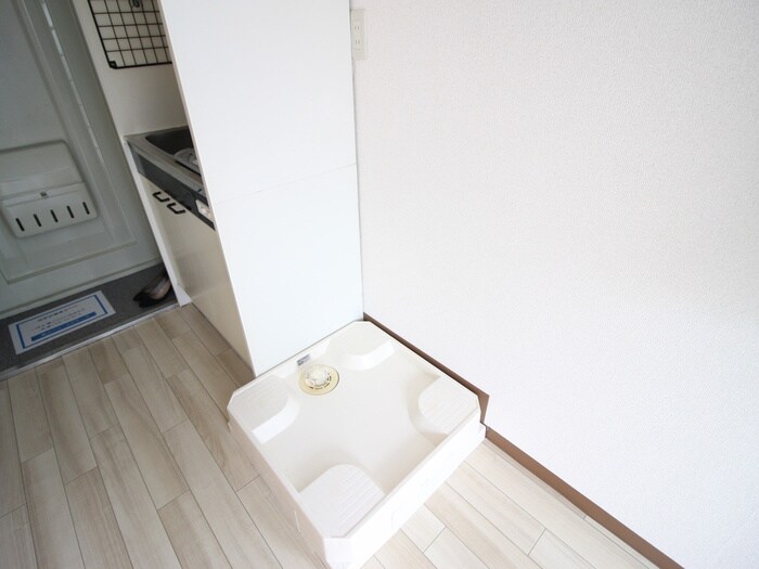 物件内観写真11　(洗濯機置場)