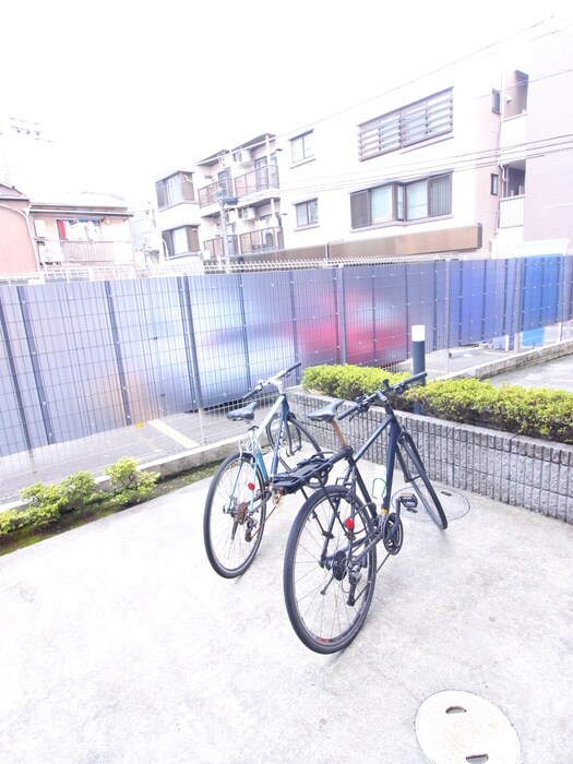 物件外観写真6　(駐輪場)