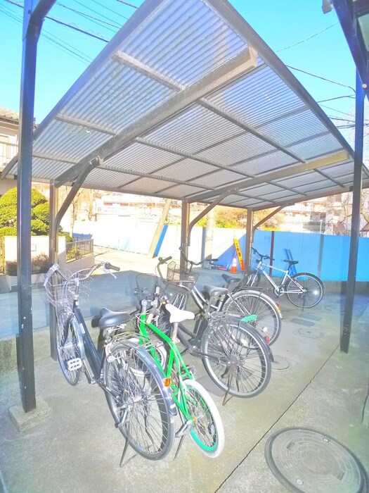 物件外観写真2　(駐輪場)